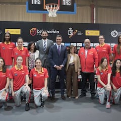 Pedro Sánchez a la Selección: "Es un orgullo que nos representéis"