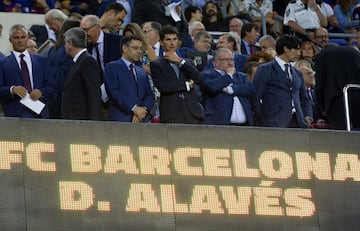 The best photos from Barcelona and Alavés as Messi steals the show