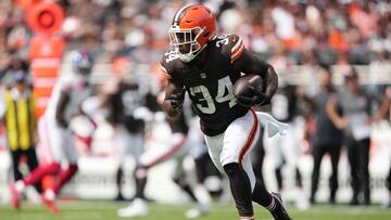 CLEVELAND, OHIO - SEPTEMBER 22: Jerome Ford #34 of the Cleveland Browns carries the ball against the New York Giants during the second quarter at Cleveland Browns Stadium on September 22, 2024 in Cleveland, Ohio. Nic Antaya/Getty Images/AFP (Photo by Nic Antaya / GETTY IMAGES NORTH AMERICA / Getty Images via AFP)