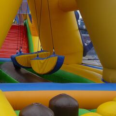 Heridos cinco niños al salir volando un castillo hinchable en Toledo