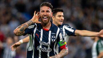 AME6020. MONTERREY (MÉXICO), 02/03/2025.- Sergio Ramos (c) de Rayados celebra un gol ante Santos este domingo, durante un partido de la Liga MX en el estadio BBVA en Monterrey (México). EFE/ Miguel Sierra