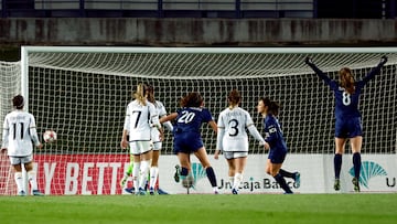 Thiney celebra su gol al Real Madrid.