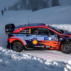 Ott Tanak ataca sin piedad en el Ártico