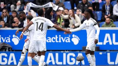 Los jugadores del Real Madrid celebran el 0-1 de Camavinga.