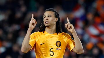 Aké brilla en el monólogo oranje