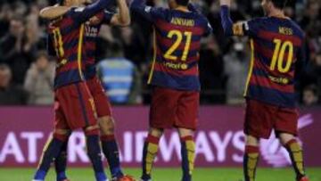 Los jugadores del Barcelona celebran la victoria ante el Betis.