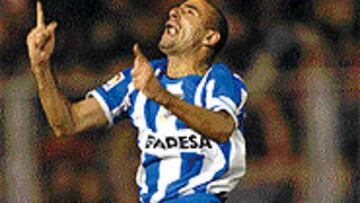 <B>GOLAZO DE MANUEL PABLO</B>. El lateral canario, que está teniendo protagonismo en los encuentros de Copa, se sacó un magistral empalme a la salida de un córner que significó el tanto que clasifica al Deportivo para las semifinales de Copa.