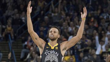 November 25, 2017; Oakland, CA, USA; Golden State Warriors guard Stephen Curry (30) celebrates during the third quarter against the New Orleans Pelicans at Oracle Arena. The Warriors defeated the Pelicans 110-95. Mandatory Credit: Kyle Terada-USA TODAY Sports