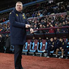 El entrenador del Aston Villa alerta: "Tengo un asmático y otro vive con población de riesgo"