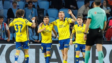 Aprobados y suspensos de Las Palmas: Moleiro acudió al rescate. Campaña y Bajcetic, fuera en el descanso