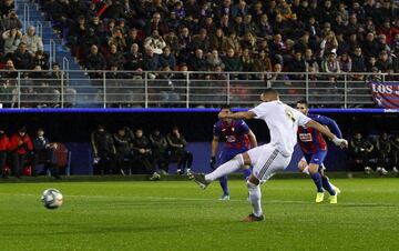 Benzema marcó el 0-3 de penalti.
