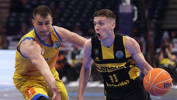 Tenerife's Kyle Guy (R) in action against Peristeri's Nemanja Dangubic (L) during the FIBA Champions League Final Four semi final basketball match between CB 1939 Canarias and GS Peristeri in Belgrade, Serbia, 26 April 2024.