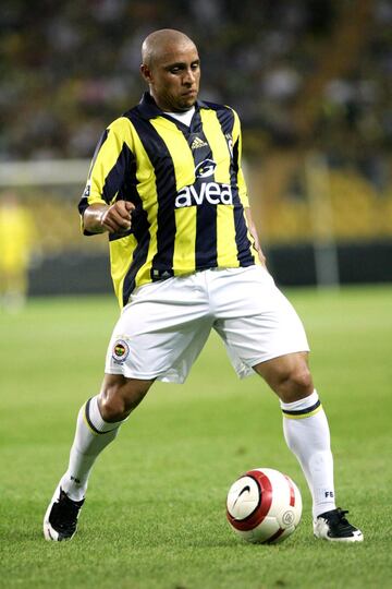 En 2007 se marchó al Fenerbahçe, con el que ganó dos Supercopas de Turquía. En enero de 2010 regresó a su país, a Corinthians, donde no le fue como esperaba y rescindió en su segundo curso tras las amenazas de los aficionados más radicales del equipo. Por ello en febrero de 2011 se comprometió con el multimillonario Anzhi, de Rusia, con un contrato de 10 kilos y la capitanía como incentivos. En septiembre pasó a ser entrenador del equipo. Se retiró en 2012 y en 2015 volvió como entrenador-jugador del Delhi Dynamos de la India, con el que disputó tres encuentros antes de colgar las botas.