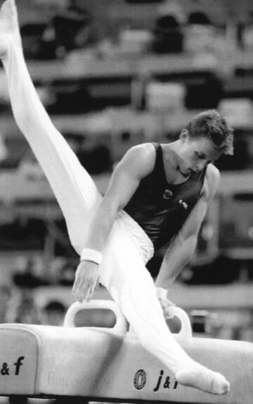 El bielorruso Vitali Scherbo, que formó parte del Equipo Unificado en Barcelona'92, fue el primer gimnasta que consiguió seis medallas de oro en los mismos Juegos Olímpicos: en equipos, individual, paralelas, salto de potro, anillas y potro con aros. El récord de todos los deportes lo tiene el nadador Mark Spitz que obtuvo siete metales en los Juegos de 1972. Lo que sí consiguió fue cuatro medallas en el mismo día. En Atlanta´96 se hizo con cuatro bronces, había bajado el nivel tras una serie de problemas personales. Un accidente de coche en el que casi pierde la vida, problemas con el alcohol y una recuperación. Tiene un gimnasio en Las Vegas.
