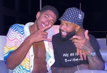 Bellingham, en un yate con Odell Beckham Jr, de los Miami Doplhins.