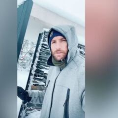 Cada vez que sube un TikTok revienta la red: vean a Rudy y su imitación en la nieve de Titanic