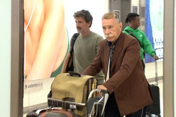 Rodolfo Sancho y su abogado, Marcos García Montes, en el aeropuerto Adolfo Suárez Madrid Barajas.