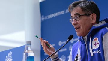 Fernando Vázquez, en una comparecencia como técnico del Depor.