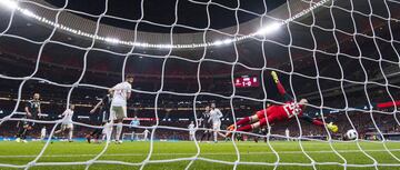 Isco scores after a good pass from Asensio. 2-0