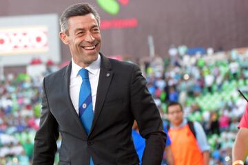 Pedro Caixinha vivió una breve carrera como futbolista en Portugal, pero la abandonó rápidamente para dedicarse a la dirección técnica. 