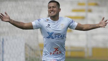 Marcio Valverde celebra un gol con Real Garcilaso.