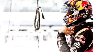 Carlos Sainz en el box de Toro Rosso en Austria.