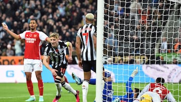 Los Magpies siguen en plan grande y tras eliminar al Manchester United en Carabao Cup propinaron una dolorosa derrota al Arsenal que sigue en caída libre.