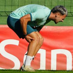 La rodilla derecha de Juanca Arana le pide un descanso