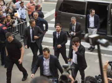 Messi llega a los juzgados de Barcelona. 