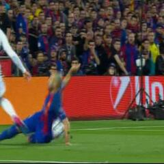 Penalti no pitado al PSG por manos de Mascherano con 1-0