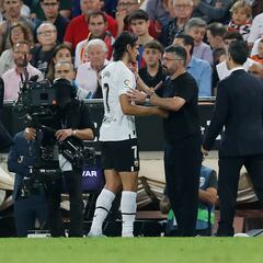 Cavani empieza la semana al margen
