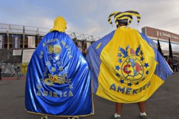 El color de la afición que se dio cita en el Estadio Azteca