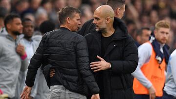 El entrenador estaodunidense y Leeds United fueron vapuleados por los dirigidos por Pep Guardiola y están cerca de la zona de descenso en la primera división de Inglaterra.