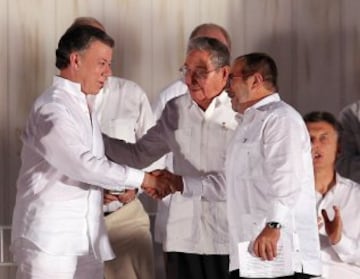 En Cartagena, Bogotá y varias ciudades del país se vivió un día de paz. La firma de los Acuerdos emocionó a los colombianos.