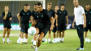 Cristiano Ronaldo, durante el entrenamiento previo a la Supercopa de Europa ante el Manchester United.