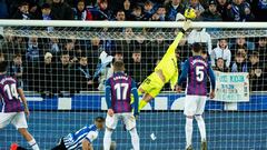 Zidane despeja un balón ante el Alavés