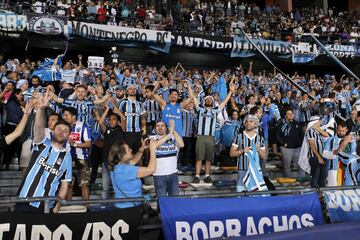 Gran ambiente en el Zayed Sports City Stadium. 