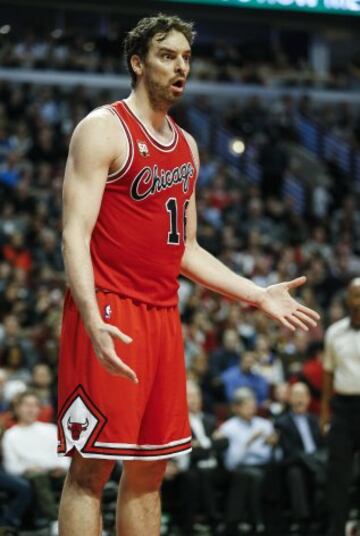 Pau Gasol reacciona en un momento del partido.