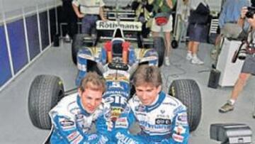 <b>EL ENEMIGO EN CASA. </b>Jacques Villeneuve (a la izquierda de la imagen) y Damon Hill, dos hijos de campeones que lucharon con las mismas armas por el titulo de 1996.