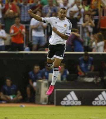 1-0. Rodrigo celebró el primer tanto.