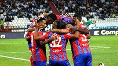 MANIZALES - COLOMBIA, 22-01-2022:James Sánchez del Unión Magdalena celebra su gol contra el Once Caldas. Once Caldas y el Unión Magdalena durante partido  por la fecha 1 como parte de la Liga BetPlay DIMAYOR I 2022 jugado en el estadio Palogrande de la ciudad de Manizales. / James Sanchez player of Union Magdalena Celebrates his goal agaisnt Once Caldas.  Once Caldas and Union Magdalena  during match for the date 1 as part of Liga BetPlay DIMAYOR I 2022 played at Palogrande  stadium in Manizales city. Photo: VizzorImage /John Jairo Bonilla / Contribuidor