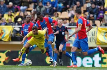 Villarreal home in on Real Madrid - images