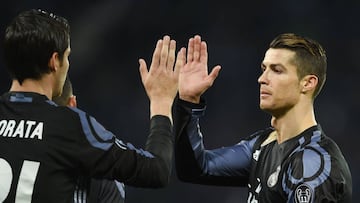 Morata y Cristiano Ronaldo celebran un gol al Nápoles.