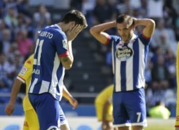 Lucas Pérez y Luis Alberto se lamentan de una ocasión.