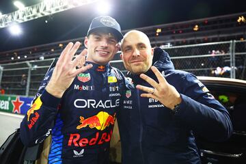 Celebración junto a su ingeniero de carrera, Gianpiero Lambiase.