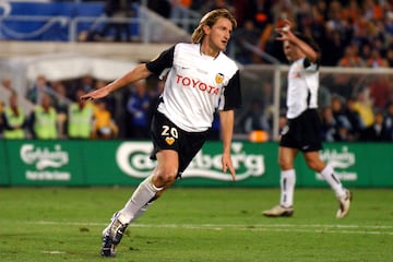 El delantero espa?ol conquist車 la Liga espa?ola y la Copa de la UEFA a las 車rdenes de Ben赤tez. Marc車 24 goles entre ambas competiciones. Buenos m谷ritos para estar entre los candidatos para el galard車n.
