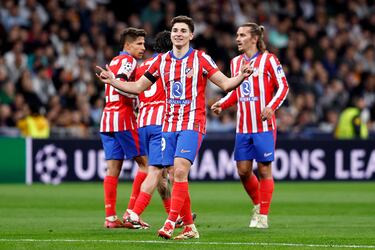 1-1. Julián Álvarez celebra el gol que anota en el minuto 31 de partido.