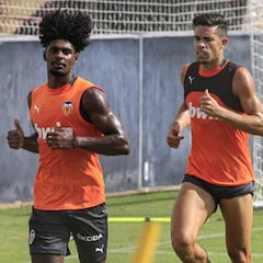 El Valencia quiere renovar a Gayà, Paulista y Wass