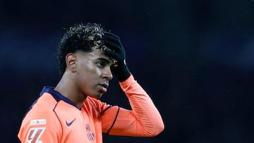 Why is Lamine Yamal not playing for Barcelona in the Champions League today against Slavia Praha?