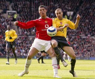 Cristiano Ronaldo marcado por Flamini.